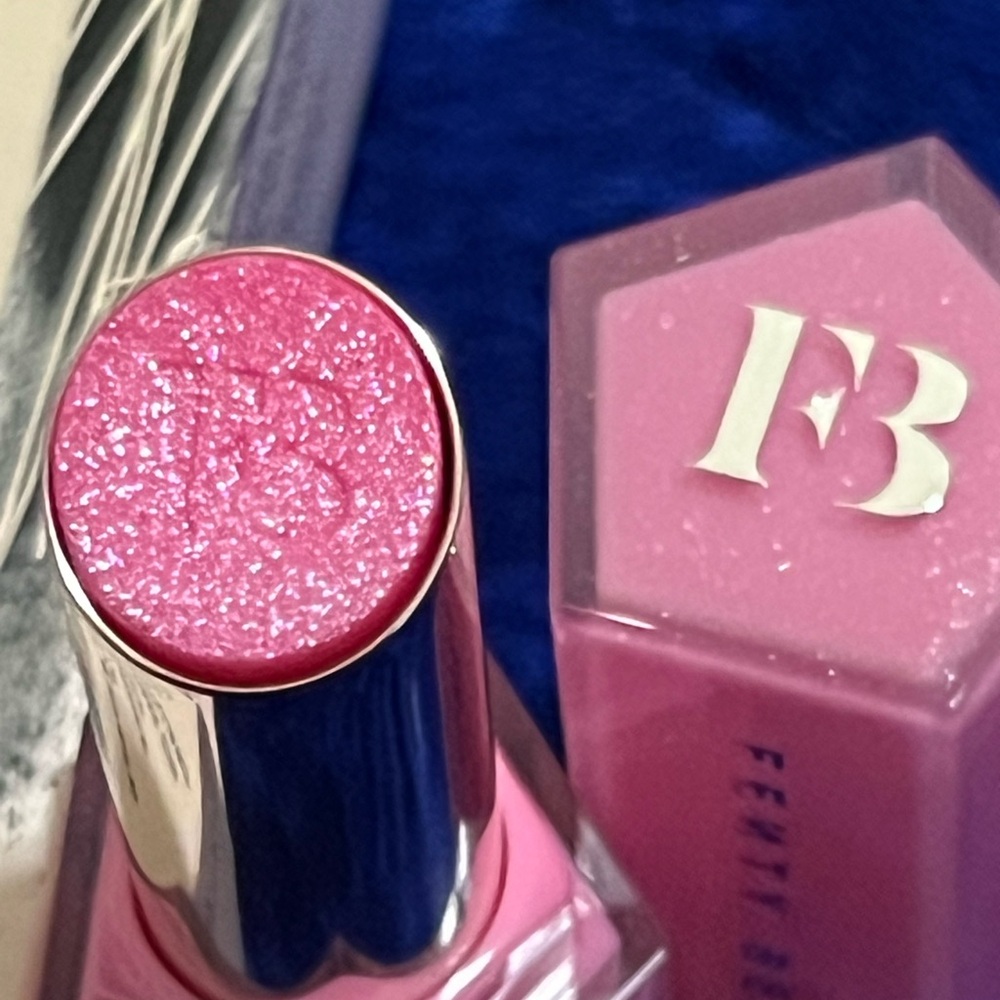 Fenty FLAMINGO FLING Gloss Bomb Stix High-Shimmer Gloss Stick - Picture 3 of 10